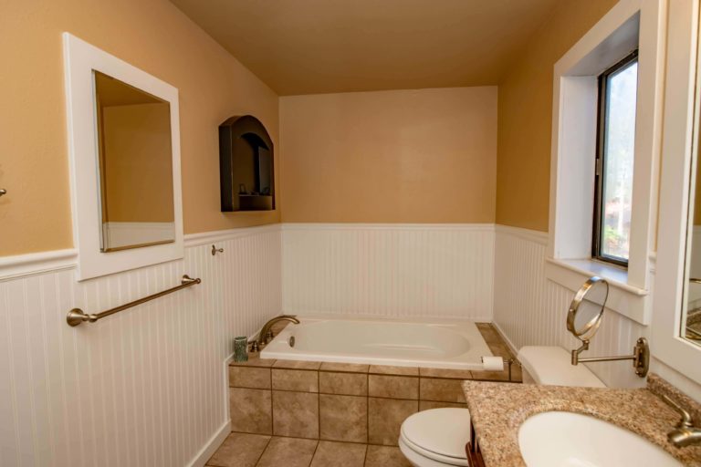 187 West Golf Pl, Pagosa Springs, Colorado - Bathroom
