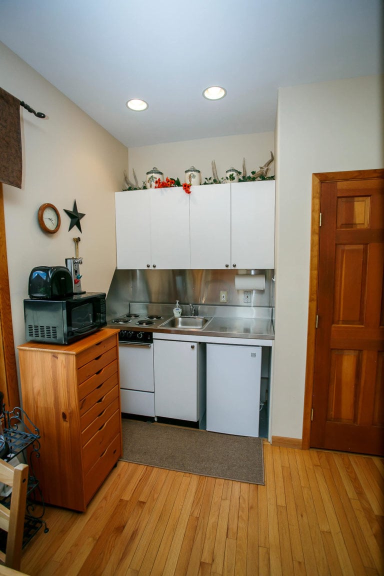 1129 Hersch Ave, Pagosa Springs, Colorado - Guest House: Kitchen