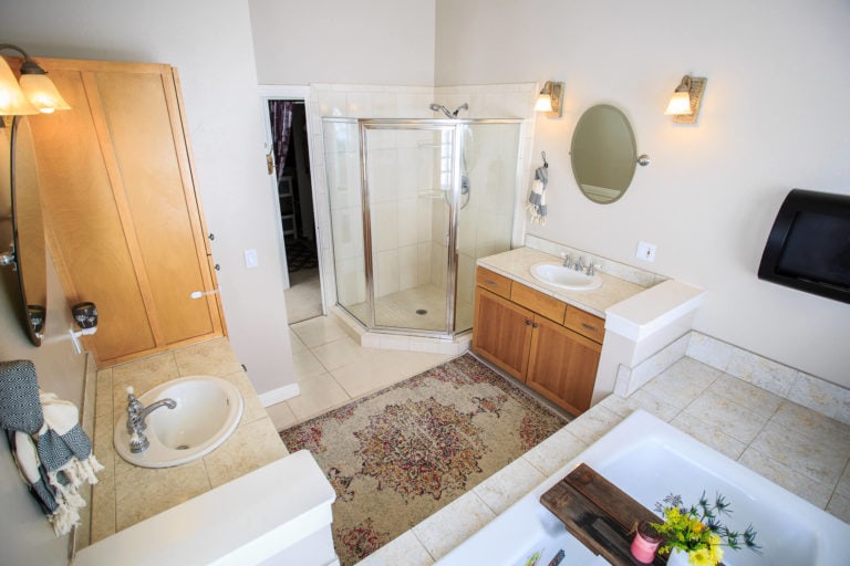 201 Escobar Avenue, Pagosa Springs, Colorado - Bathroom